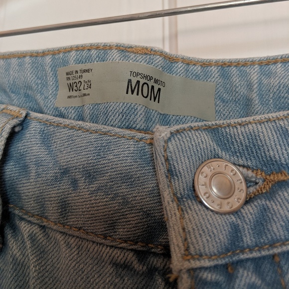 ✨👖Top Shop light Wash mom jeans👖✨ - Picture 2 of 7